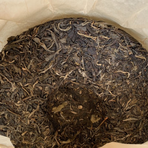 Чай Шен Пуэр Золотой Павлин Блин 2015 год фабрики Чинг Юн 357 г. Photo 3